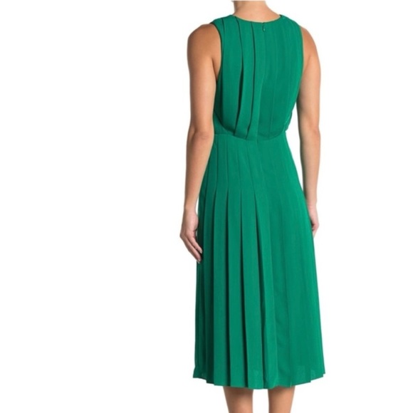 REISS Mariona Pleated Woven V-Neck Sleeveless Midi Dress, Green, Size 4 - Picture 2 of 5